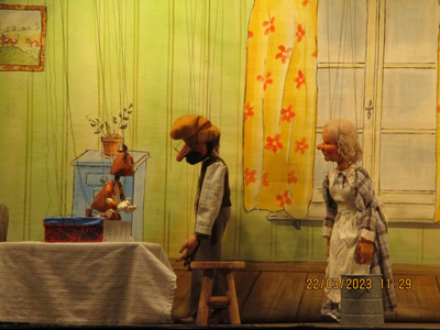 Besuch von Cinderella und Strombolis Marionettentheater im Antoniussaal